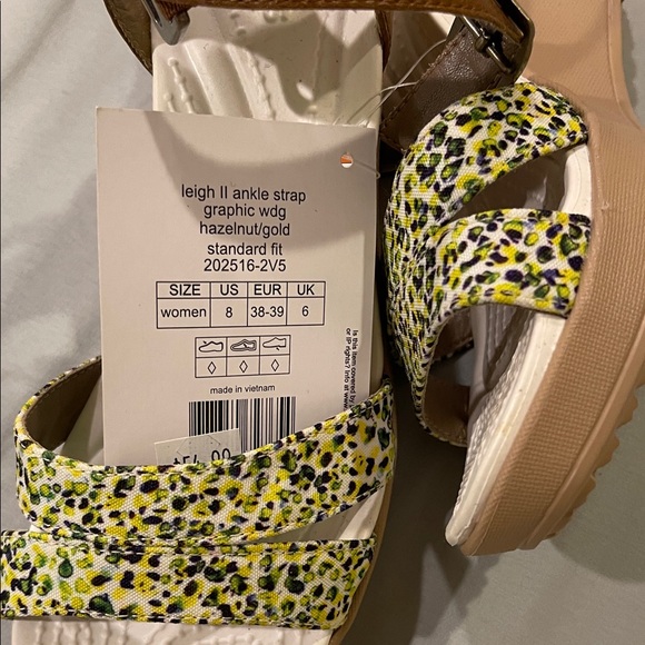 CROCS Women's Brown and Cream Patterned Sandals - Picture 4 of 4